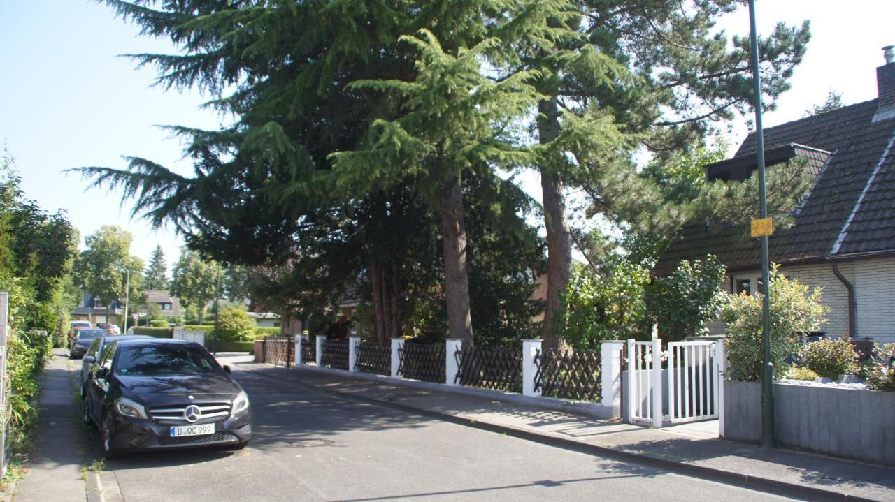 Bungalow An Der Tanne Mit Ueberdachter Terrasse Dusseldorf Bagian luar foto